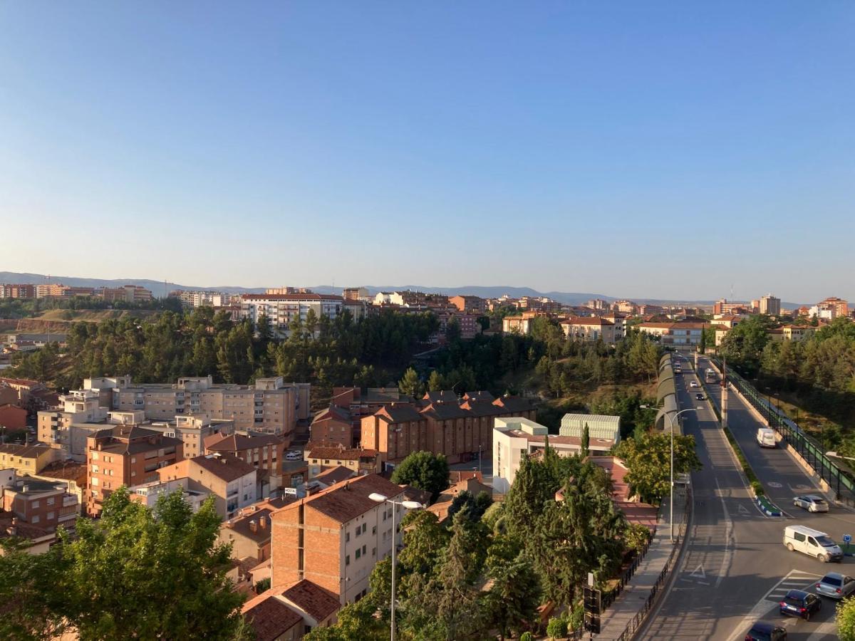 Teruelhome IV Atico Con Vistas Y Aparcamiento En El Centro Bagian luar foto